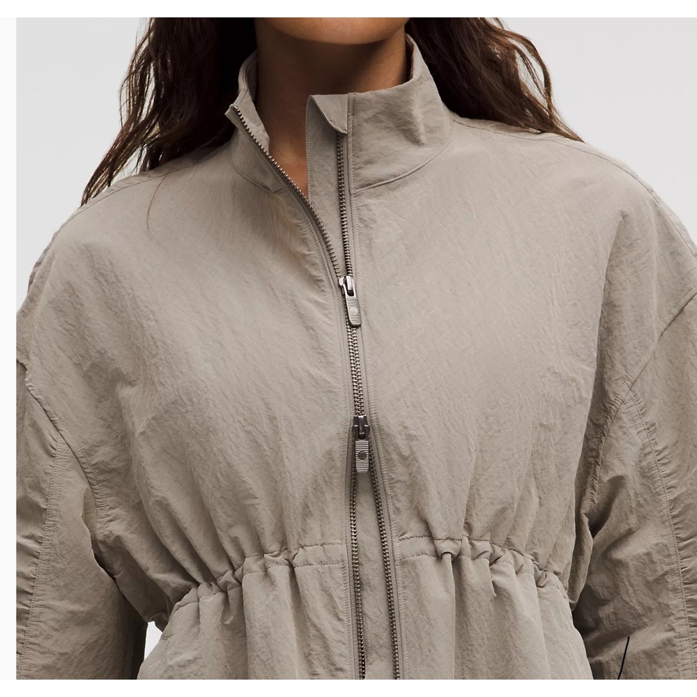 NWT Lululemon Lightweight Relaxed Fit Jacket High Neck Elastic Waist WarmAshGray - Picture 7 of 13